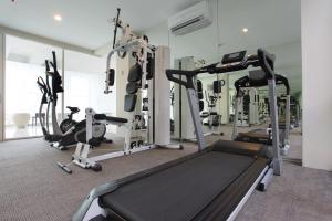 Fitness centrum a/nebo fitness zařízení v ubytování Avissa Suites