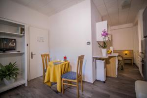 A kitchen or kitchenette at Garnì Bellavista