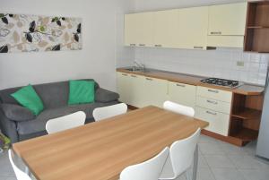 A kitchen or kitchenette at Condominio BILLA