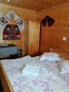 Postel nebo postele na pokoji v ubytování Cabana Ghetari