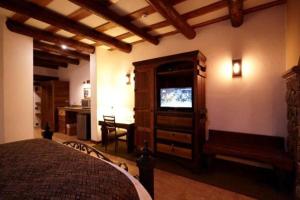 TV a/nebo společenská místnost v ubytování Hotel Quinta Mision