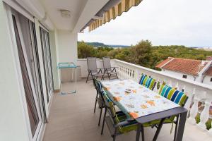 Balkón alebo terasa v ubytovaní Apartman Kondić Omišalj
