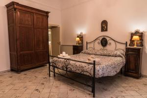 Tempat tidur dalam kamar di Appartamento Palazzo Pace al Cassaro