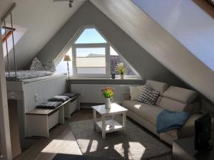 a living room with a couch and a window at Gemütliche Ferienwohnung im Luftkurort in Albersdorf