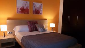 Łóżko lub łóżka w pokoju w obiekcie Hotel Los Nardos