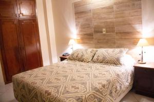 Asuncion Palace tesisinde bir odada yatak veya yataklar