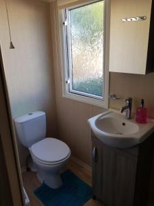 Gallery image of 3 bedroom caravan with hot tub Tattershall lakes in Tattershall