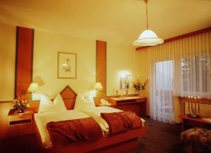 Cama ou camas em um quarto em Romantikpension Villa Anna