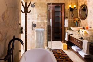 Koupelna v ubytování Hacienda Encantada Resort & Spa