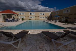 Der Swimmingpool an oder in der Nähe von Caribe Hotel Ponce
