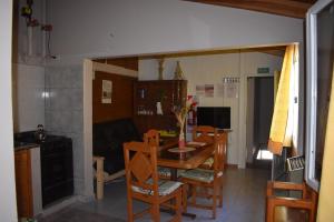 a kitchen and dining room with a table and chairs at Del Alto-Viviendas turisticas in Zapala