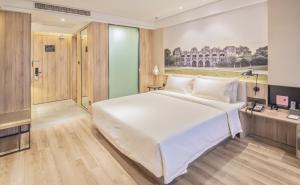 Ένα ή περισσότερα κρεβάτια σε δωμάτιο στο Atour Hotel Nanjing Sun Yat-sen Mausoleum