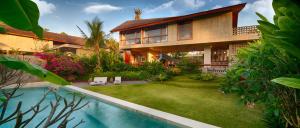 a house with a swimming pool in front of it at caSabama in Keramas