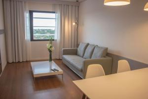 Esplendor by Wyndham Asuncion tesisinde bir oturma alanı