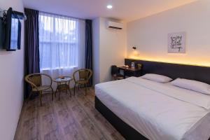 Postel nebo postele na pokoji v ubytování Tambun Warm Hotel