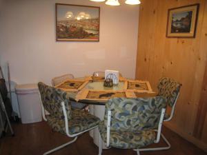 a table and chairs in a room with a picture on the wall at Sierra Manor in Mammoth Lakes
