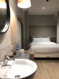 Gallery image of Citrip Hotel Simpang Lima in Semarang