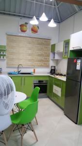 Köök või kööginurk majutusasutuses Krishangel Beach Apartment