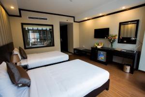 Giường trong phòng chung tại Top Hotel