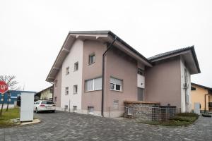 Photo de la galerie de l'établissement Apartment Stil near Terme Paradiso, à Dobova