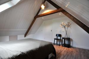 Un pat sau paturi într-o cameră la De Smidse