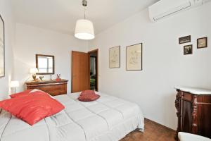 A bed or beds in a room at Condominio Torcello Vintage Apartment