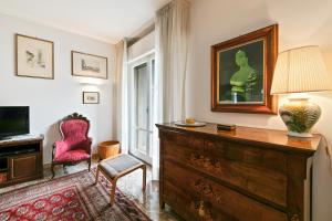 A television and/or entertainment centre at Condominio Torcello Vintage Apartment