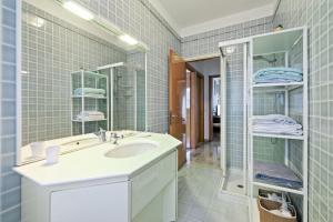 A bathroom at Condominio Torcello Vintage Apartment Még 17 kép