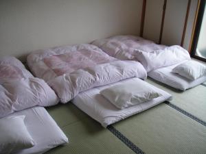 Postel nebo postele na pokoji v ubytování Sudomari Hotel Roman Tsutsuji