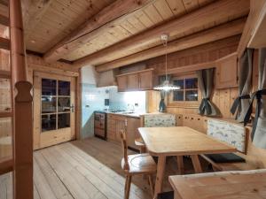 Kuchyň nebo kuchyňský kout v ubytování Rifugio Graziani Hütte