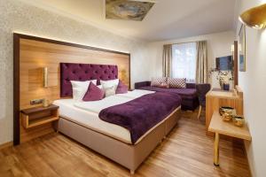 Postel nebo postele na pokoji v ubytování Hotel Schlosskrone + 37 fotografií