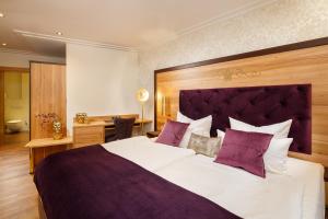 Postel nebo postele na pokoji v ubytování Hotel Schlosskrone