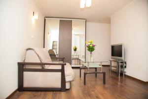 a living room with a couch and a tv at Semi-luxury Apt on Ukrainskaya 43 Street in Zaporozhye