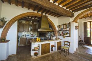Ett kök eller pentry på Villa Scianellone
