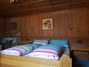 Postel nebo postele na pokoji v ubytování Pension Vallüla