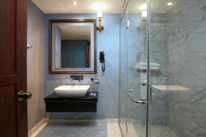 Bilik mandi di The Steuart by Citrus