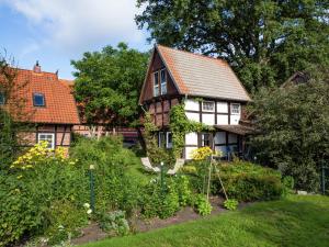 LanglingenにあるHeritage Holiday Home In Wienhausen near Riverのギャラリーの写真