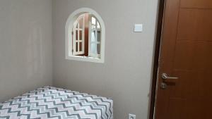 Postel nebo postele na pokoji v ubytování Gateway Pasteur 2 BR tower depan Jade 11 C