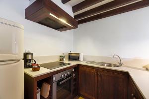 A kitchen or kitchenette at Casas do Monte
