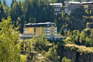 a building on the side of a mountain at Sonnenwende by AlpenTravel in Bad Gastein
