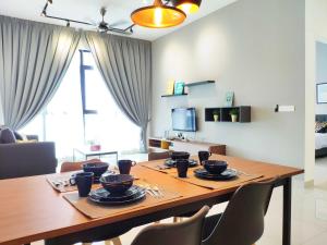 a dining room with a table and chairs and a room at NETFLIX# Conezion IOI Resort City by Salaam Suites in Putrajaya