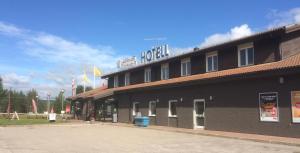 a black building with a sign on top of it at Värdshuset Glada Hudik in Hudiksvall