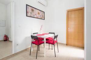 Fotografia z galérie ubytovania MABB-Quiet Apt With Private Patio Walking Distance To Downtown v destinácii Málaga