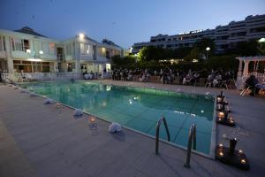 a large swimming pool with a tennis court at RAIS in Alger