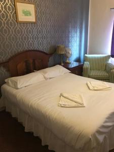 a bedroom with a bed with a towel on it at New Oscar in Windsor