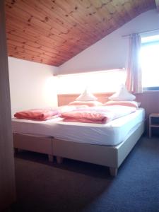 Postel nebo postele na pokoji v ubytování Residence Haus Peder