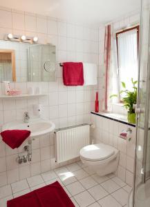 Ein Badezimmer in der Unterkunft Mein Vierjahreszeiten Hotel Garni Superior