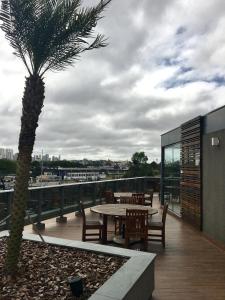 Photo de la galerie de l'établissement Estudio moderno com linda vista para a Serra, à Curitiba