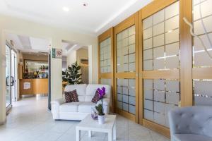 A seating area at Hotel Savana