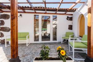 Χώρος καθιστικού στο Bungalow Los Laureles